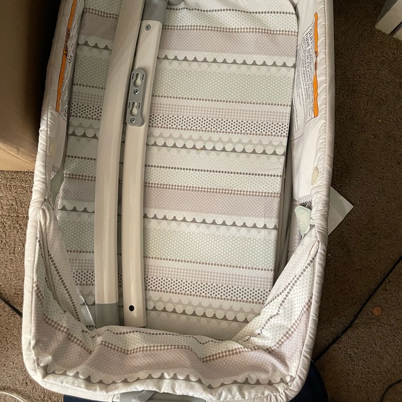 Basket with a change table - Picture 3 of 6